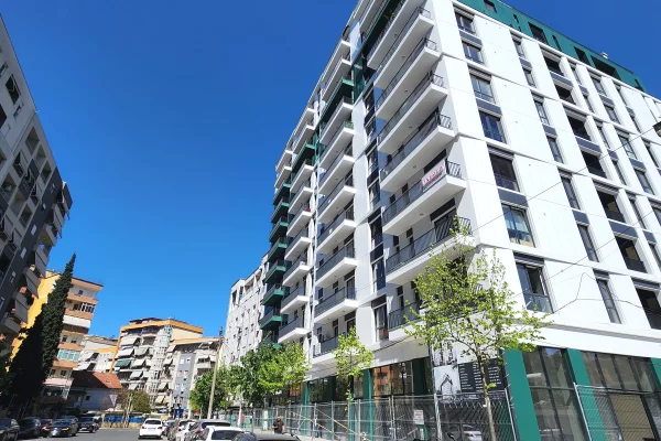 Ambient biznesi me qera 3+1 ne Tirane - 120,000 Leke