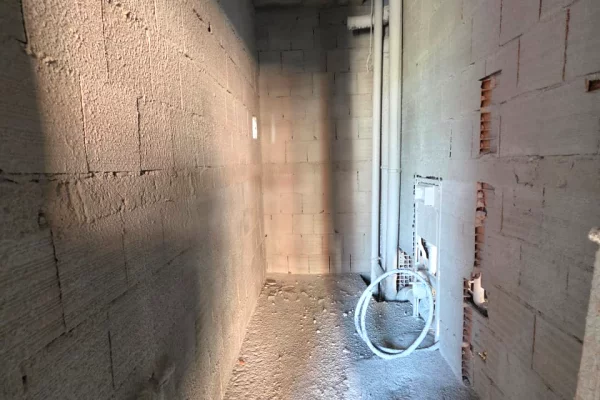Shtepi ne shitje Apartament ne Tirane, 2+1, Mobilimi Bosh, pa mobiluar, Pagesa 188,000  Euro.