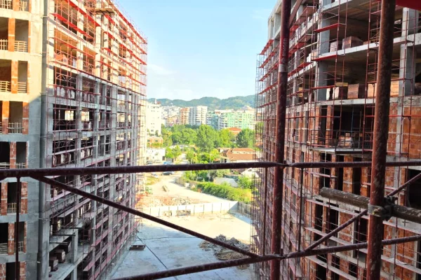 Shtepi ne shitje Apartament ne Tirane, 2+1, Mobilimi Bosh, pa mobiluar, Pagesa 188,000  Euro.