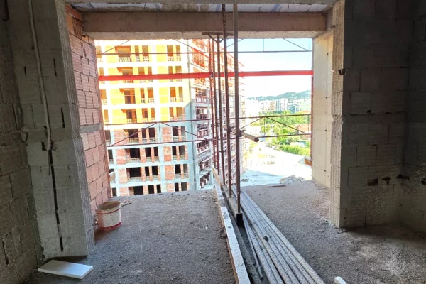 Shtepi ne shitje Apartament ne Tirane, 2+1, Mobilimi Bosh, pa mobiluar, Pagesa 188,000  Euro.