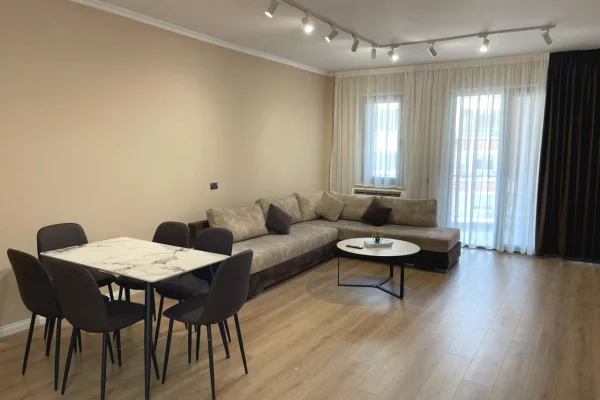 Shtepi me qera Apartament ne Tirane, 1+1, Mobilimi E mobiluar, Pagesa 950  Euro.