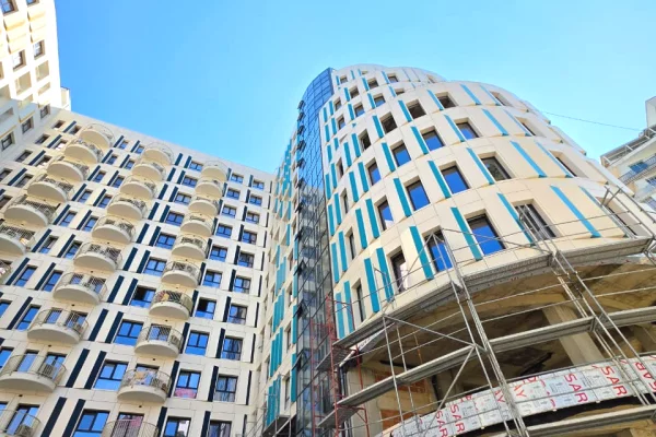 Shtepi ne shitje Apartament ne Tirane, 3+1, Mobilimi Bosh, pa mobiluar, Pagesa 313,000  Euro.