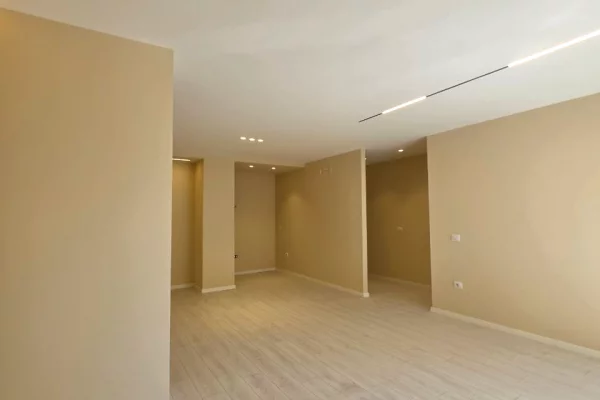 Shtepi ne shitje Apartament ne Tirane, 3+1, Mobilimi Bosh, pa mobiluar, Pagesa 313,000  Euro.