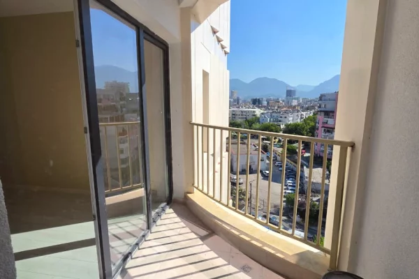 Shtepi ne shitje Apartament ne Tirane, 3+1, Mobilimi Bosh, pa mobiluar, Pagesa 313,000  Euro.