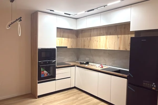 Zyre me Qera (85m2): 60,000All/Muaj || 3 Ambiente Pune +1P.Parkimi📍Ish Sheshi Shqiponja, fiks ne Kryqezim (Pallati Vajza me Peja)