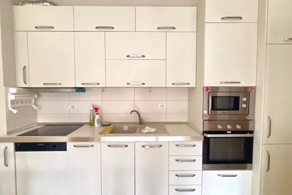Shtepi me qera Apartament ne Tirane, 2+1, Mobilimi E mobiluar, Pagesa 70,000  Leke.
