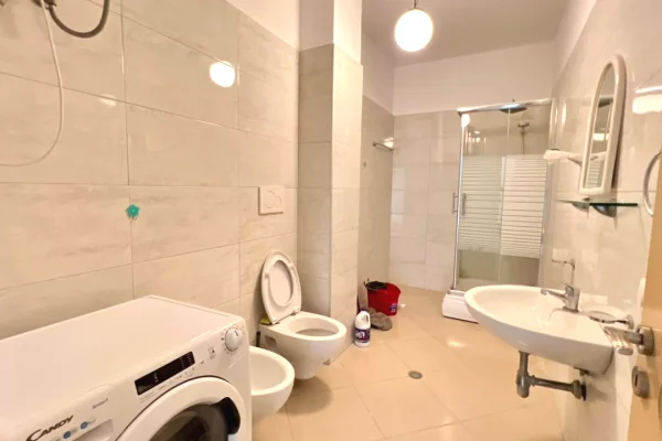Shtepi me qera Apartament ne Tirane, 2+1, Mobilimi E mobiluar, Pagesa 70,000  Leke.