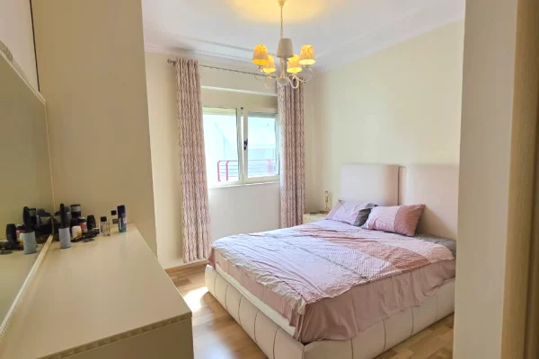 Shtepi ne shitje Apartament ne Tirane, 2+1, Mobilimi E mobiluar, Pagesa 230,000  Euro.
