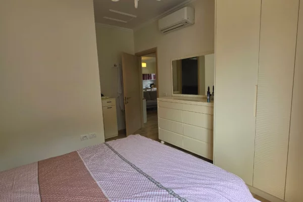 Shtepi ne shitje Apartament ne Tirane, 2+1, Mobilimi E mobiluar, Pagesa 230,000  Euro.