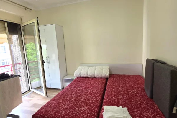Shtepi ne shitje Apartament ne Tirane, 2+1, Mobilimi E mobiluar, Pagesa 230,000  Euro.