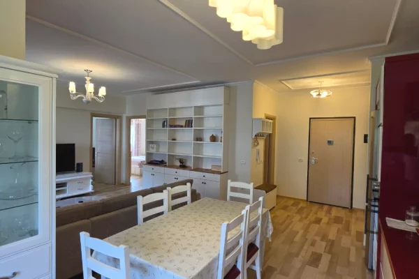 Shtepi ne shitje Apartament ne Tirane, 2+1, Mobilimi E mobiluar, Pagesa 230,000  Euro.