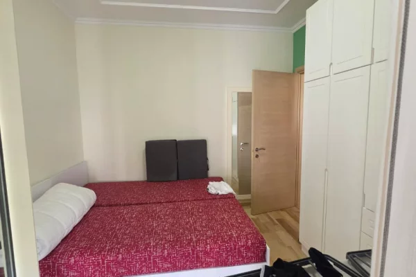 Shtepi ne shitje Apartament ne Tirane, 2+1, Mobilimi E mobiluar, Pagesa 230,000  Euro.