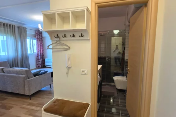 Shtepi ne shitje Apartament ne Tirane, 2+1, Mobilimi E mobiluar, Pagesa 230,000  Euro.