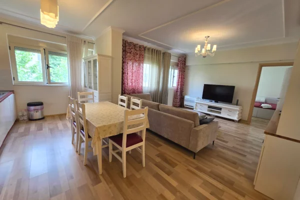 Shtepi ne shitje Apartament ne Tirane, 2+1, Mobilimi E mobiluar, Pagesa 230,000  Euro.