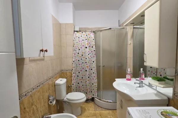 Shtepi me qera Apartament ne Tirane, 2+1, Mobilimi E mobiluar, Pagesa 60,000  Leke.