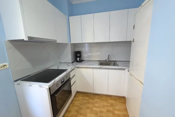 Shtepi me qera Apartament ne Tirane, 2+1, Mobilimi E mobiluar, Pagesa 60,000  Leke.