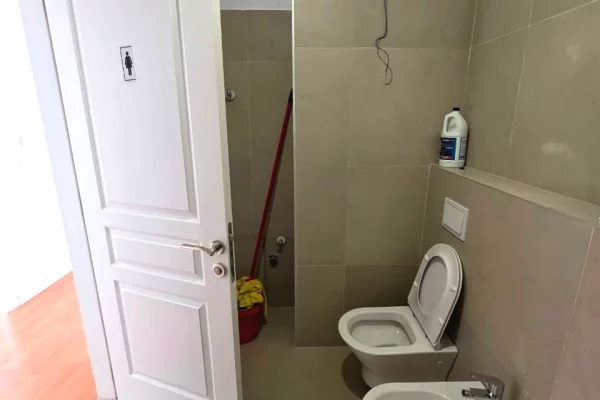Me Qira - 3 Ambiente Pune 2wc & 1Bllkn || Kati i 8-te || (📍Porcelan - Kompleksi ASL, Godina 1), me pamje fantastike || 105 m2 Cmimi: 55,000 Leke/Muaj