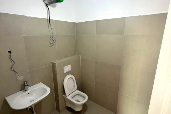 Me Qira - 3 Ambiente Pune 2wc & 1Bllkn || Kati i 8-te || (📍Porcelan - Kompleksi ASL, Godina 1), me pamje fantastike || 105 m2 Cmimi: 58,000 Leke/Muaj