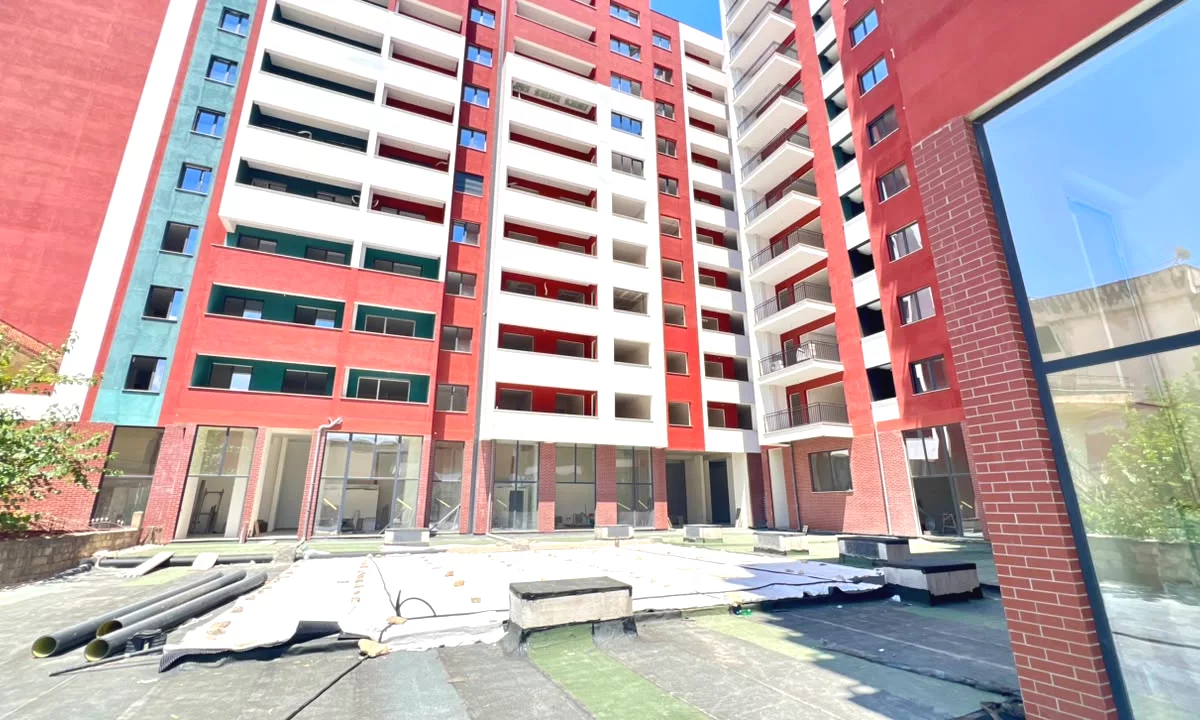 Shtepi ne shitje Apartament ne Tirane, 2+1, Mobilimi Bosh, pa mobiluar, Pagesa 187,000  Euro.
