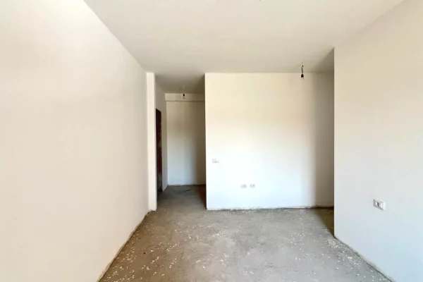Shtepi ne shitje Apartament ne Tirane, 2+1, Mobilimi Bosh, pa mobiluar, Pagesa 187,000  Euro.