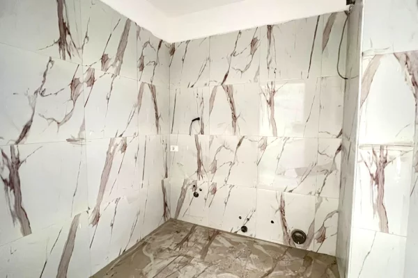 Shtepi ne shitje Apartament ne Tirane, 2+1, Mobilimi Bosh, pa mobiluar, Pagesa 187,000  Euro.
