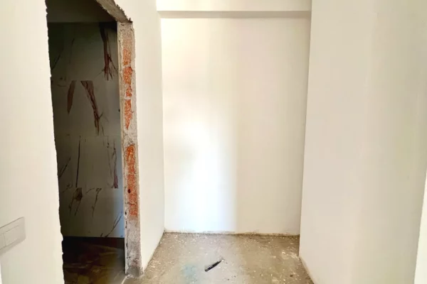 Shtepi ne shitje Apartament ne Tirane, 2+1, Mobilimi Bosh, pa mobiluar, Pagesa 187,000  Euro.