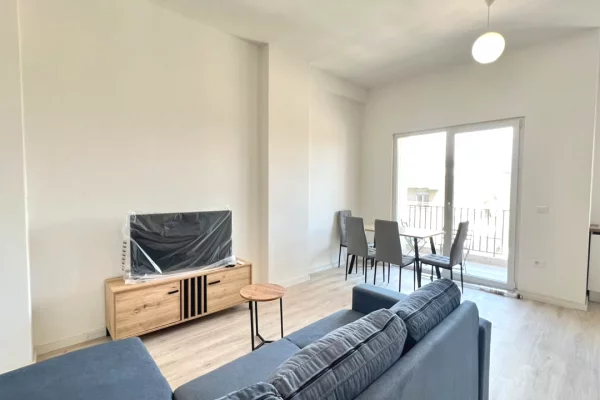 Shtepi me qera Apartament ne Tirane, 1+1, Mobilimi E mobiluar, Pagesa 55,000  Leke.