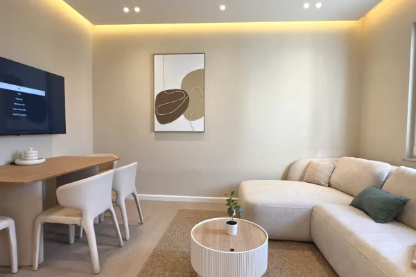 Shtepi me qera Apartament ne Tirane, 2+1, Mobilimi E mobiluar, Pagesa 700  Euro.