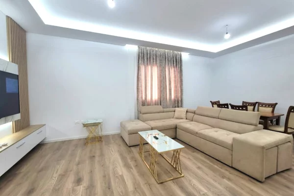 Shtepi me qera Shtepi Private ne Tirane, 2+1, Mobilimi E mobiluar, Pagesa 60,000  Leke.