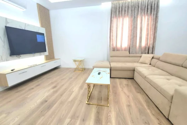 Shtepi me qera Shtepi Private ne Tirane, 2+1, Mobilimi E mobiluar, Pagesa 60,000  Leke.