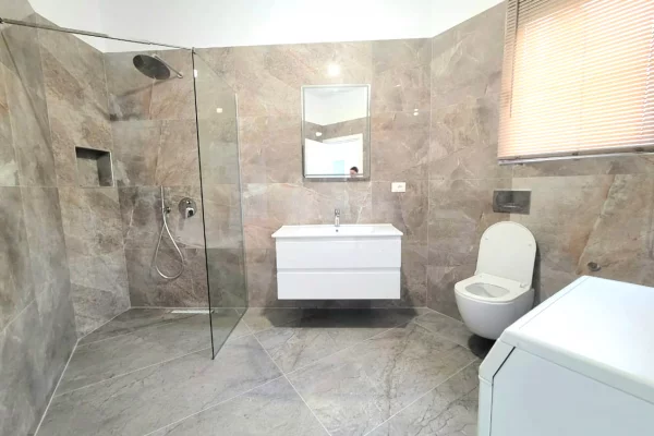 Shtepi me qera Shtepi Private ne Tirane, 2+1, Mobilimi E mobiluar, Pagesa 60,000  Leke.