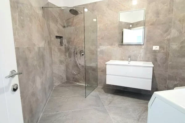 Shtepi me qera Shtepi Private ne Tirane, 2+1, Mobilimi E mobiluar, Pagesa 60,000  Leke.