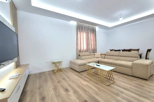 Shtepi me qera Shtepi Private ne Tirane, 2+1, Mobilimi E mobiluar, Pagesa 60,000  Leke.