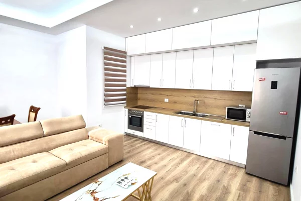 Shtepi me qera Shtepi Private ne Tirane, 2+1, Mobilimi E mobiluar, Pagesa 60,000  Leke.
