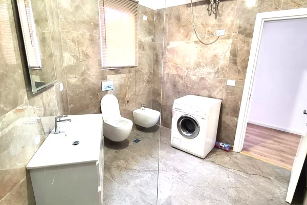 Shtepi me qera Shtepi Private ne Tirane, 2+1, Mobilimi E mobiluar, Pagesa 60,000  Leke.