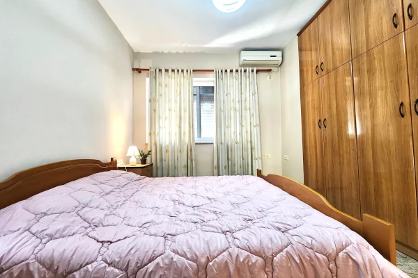 Shtepi me qera Apartament ne Tirane, 1+1, Mobilimi E mobiluar, Pagesa 600  Euro.