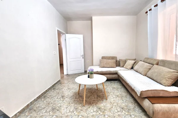Shtepi me qera Apartament ne Tirane, 1+1, Mobilimi E mobiluar, Pagesa 600  Euro.