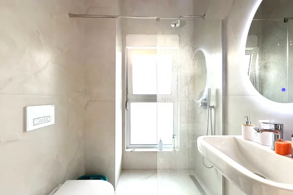 Shtepi ne shitje Apartament ne Tirane, 1+1, Mobilimi E mobiluar, Pagesa 110,000  Euro.