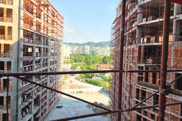 Shtepi ne shitje Apartament ne Tirane, 1+1, Mobilimi Bosh, pa mobiluar, Pagesa 159,000  Euro.