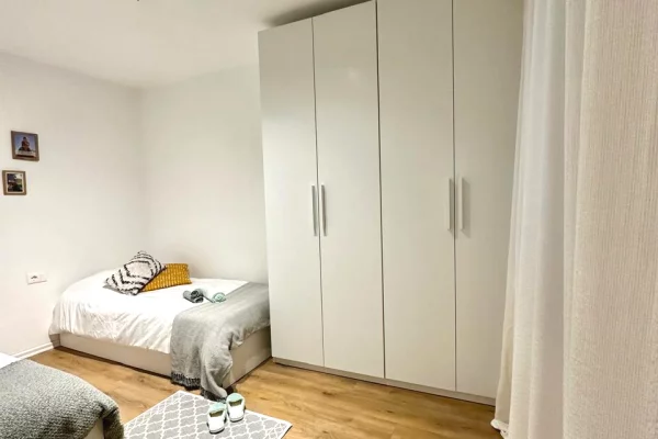 Shtepi me qera Apartament ne Tirane, 1+1, Mobilimi E mobiluar, Pagesa 55,000  Leke.