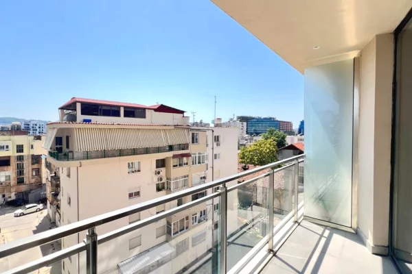 ZYRE ME Qera: 3 Ambiente Pune 📍Golden Tower (Mine Peza - Buze Rruges Kryesore) - Pallat V.2026 - K.3 - 116m2 || 1000 Euro/Muaj