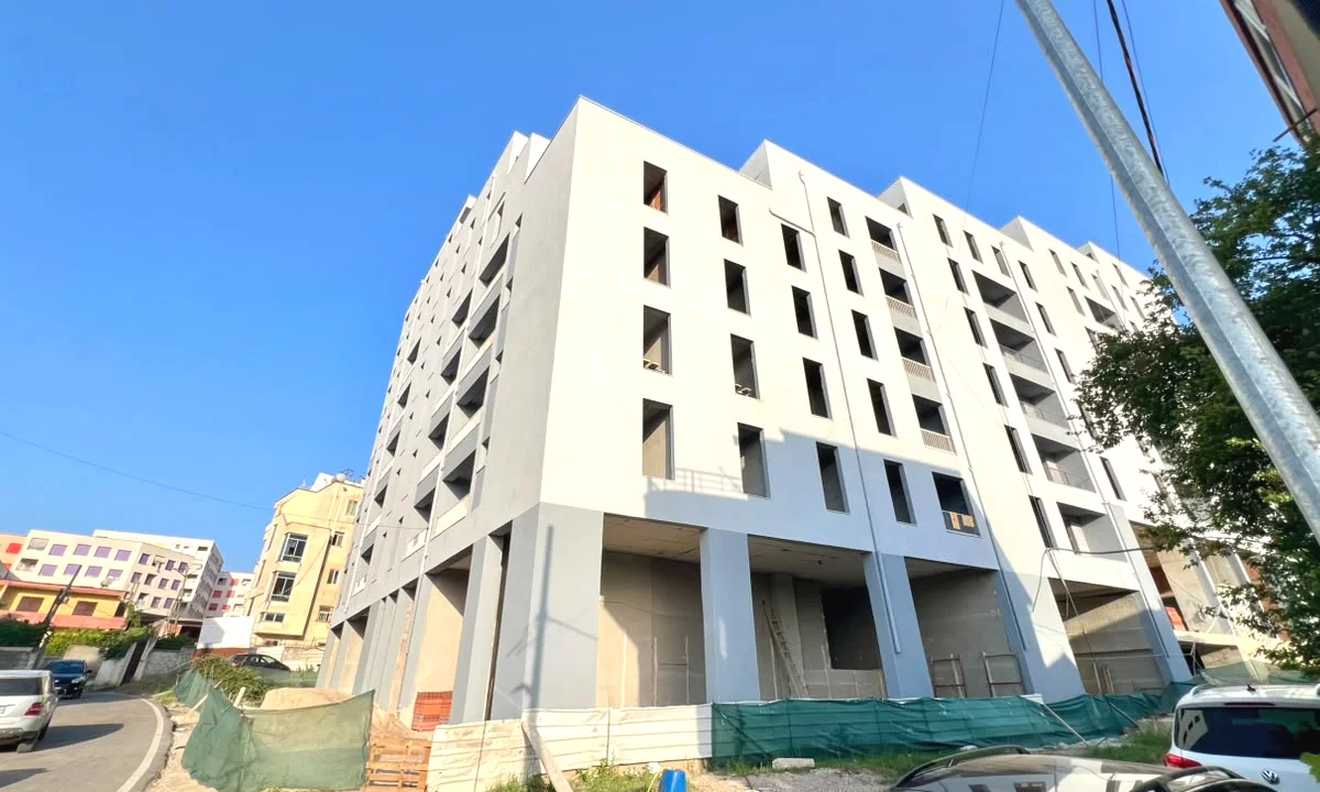 Shtepi ne shitje Apartament ne Tirane, 2+1, Mobilimi Bosh, pa mobiluar, Pagesa 172,000  Euro.