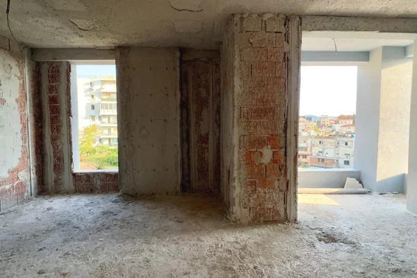 Shtepi ne shitje Apartament ne Tirane, 2+1, Mobilimi Bosh, pa mobiluar, Pagesa 172,000  Euro.