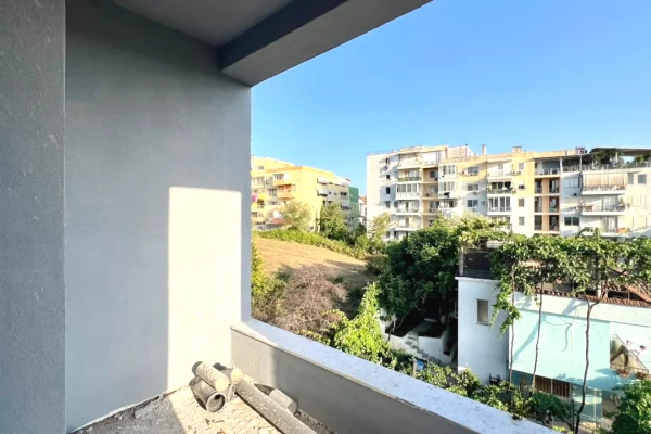 Shtepi ne shitje Apartament ne Tirane, 2+1, Mobilimi Bosh, pa mobiluar, Pagesa 172,000  Euro.