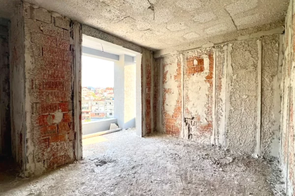 Shtepi ne shitje Apartament ne Tirane, 2+1, Mobilimi Bosh, pa mobiluar, Pagesa 172,000  Euro.