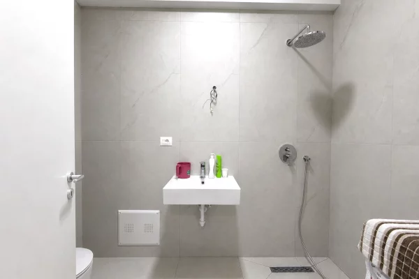 Shtepi ne shitje Apartament ne Tirane, 1+1, Mobilimi E mobiluar, Pagesa 105,000  Euro.