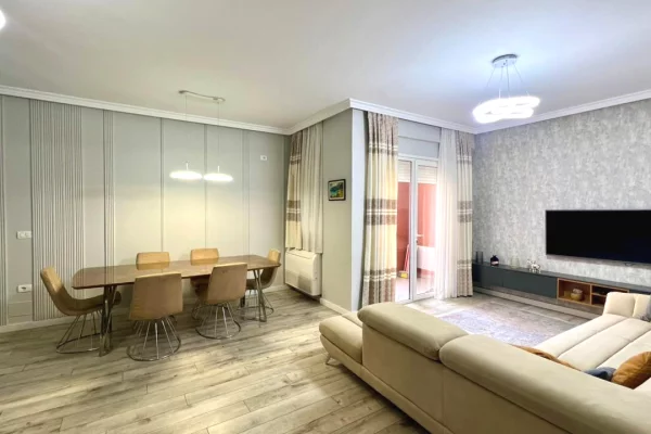 Jepet me Qera: 2+1+2Ballkone 📍Kopshti Botanik (Prane Xhamise) - 58,000 Leke/Muaj - Kati.1 - Sp.110m² || I investuar ne Detaje️