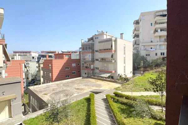 Appartamento in affitto a Tirana 2+1, Arredato