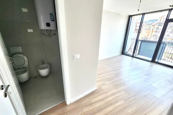 Me Qera: 💻Super zyre 📍Lake View, te Liqeni Tiranes (128m2) - 3 amb. pune, 2wc, verande & GARAZH🚗 || me super Pamje nga Liqeni | 1,500 Euro/Muaj