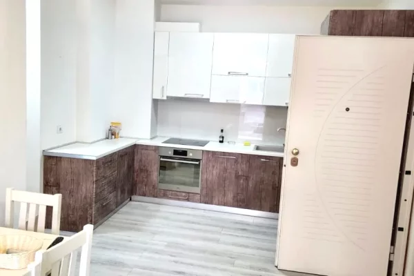 Shtepi me qera Apartament ne Tirane, 2+1, Mobilimi E mobiluar, Pagesa 690  Euro.